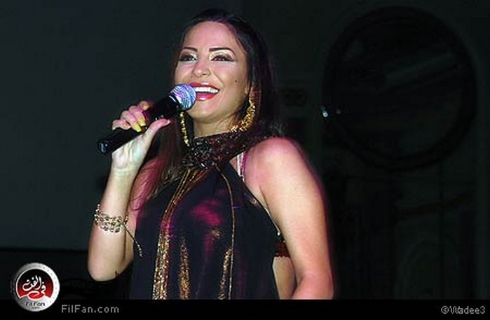 دوللي شاهين