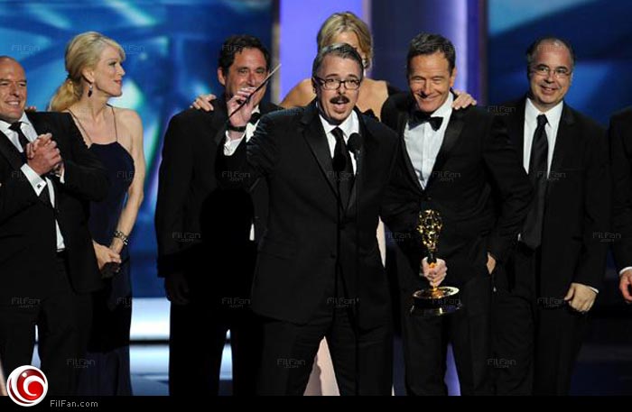 أسرة مسلسل Breaking Bad الذي فاز بجائزة إيمي لأفضل مسلسل درامي على التلفزيون الأمريكي