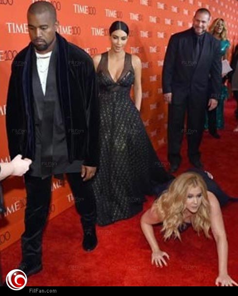 لم تبدي كيم كارداشيان وزوجها أي رد فعل من مقلب إيمي شومر معهما