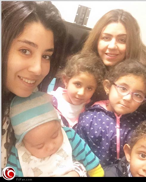 أيتن عامر مع شقيقتها وأطفالها