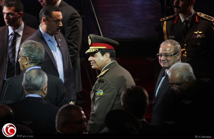 المشير عبد الفتاح السيسي يحتفل بالفنانين