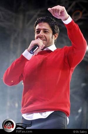 حماقي أثناء الحفل الذي صوّر منه كليب &quot;أم الدنيا&quot; 