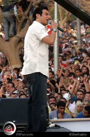 إيهاب توفيق في حفل جامعة عين شمس - تصوير : شريف صبري