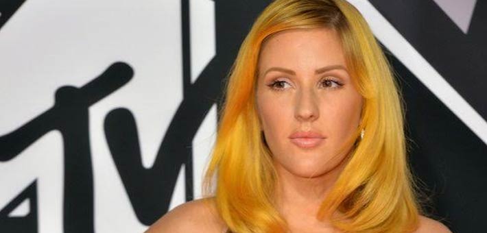 إيلي جولدنج بلون شعر برتقالي ممزوج بأصفر