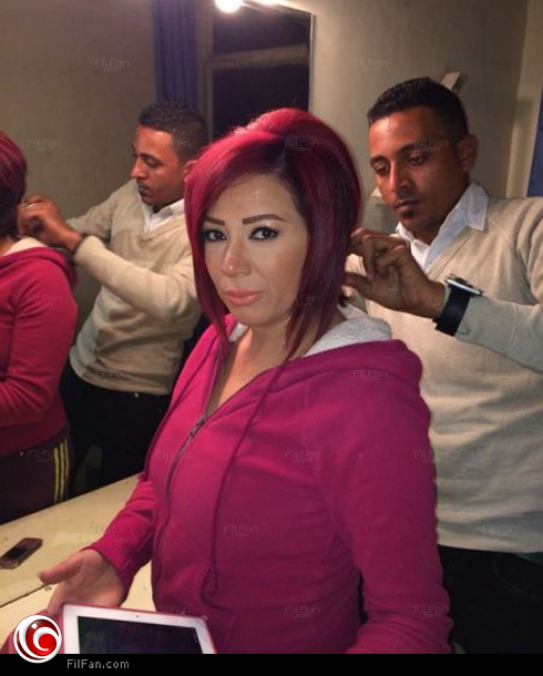 انتصار بشعرها الأحمر