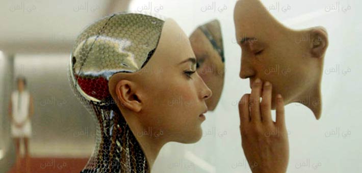 أليشيا فيكاندر في مشهد من Ex Machina