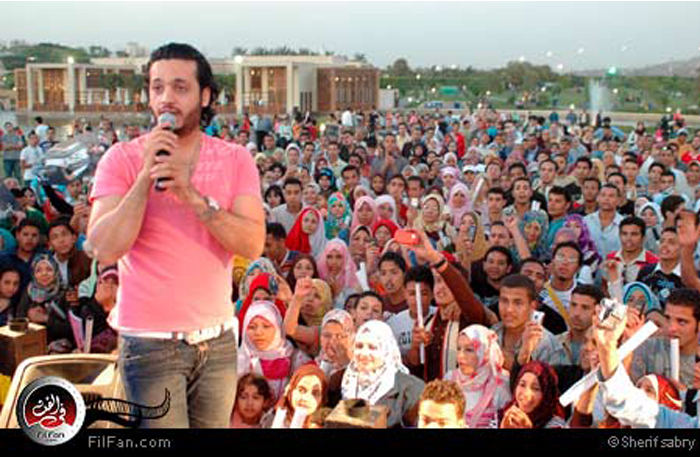 إيساف في الحفل وسط تجاوب جماهيري كبير