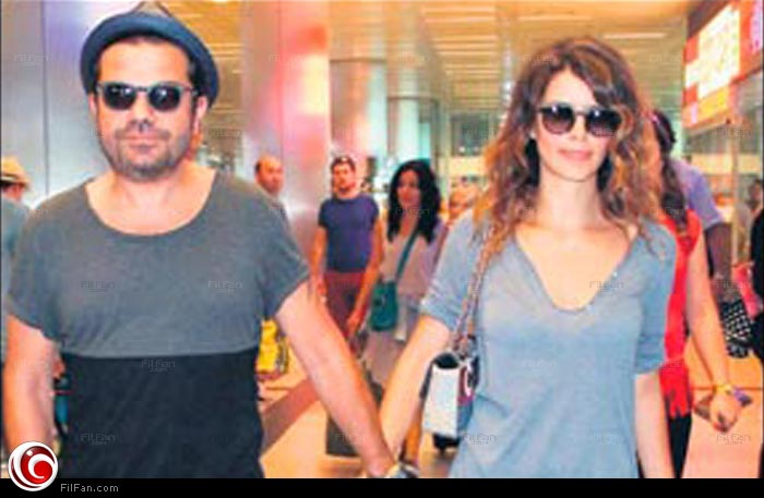 بيرين سات لحظة وصولها لمطار أتاتورك