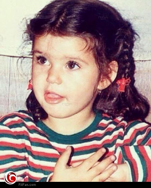 بيرين سات في طفولتها