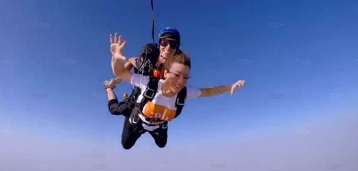 فريال يوسف تقفز من الطائرة في &quot;رامز واكل الجو&quot;