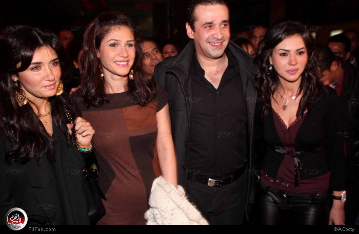 دينا فؤاد وكريم عبد العزيز وبسمة وغادة عادل في العرض الخاص لـ&quot;فاصل ونعود&quot;