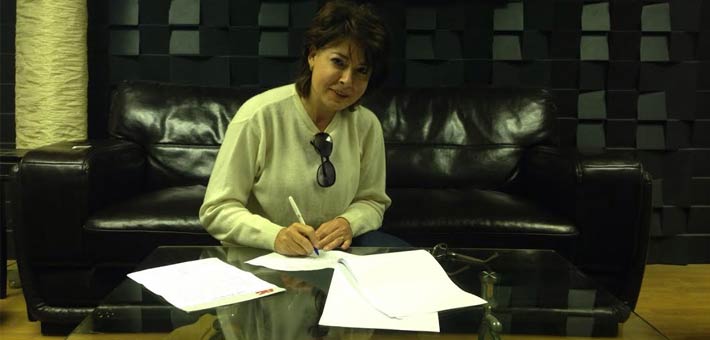 أنوشكا توقع عقد المسلسل