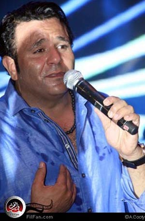 فؤاد يتسلم &quot;درع&quot; أفضل مطرب في استفتاء الشباب والرياضة لعام 2010