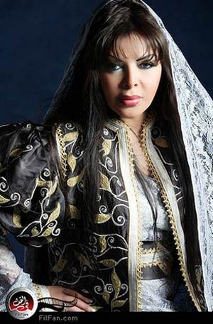 فلة تنقل أعمالها لفرنسا 