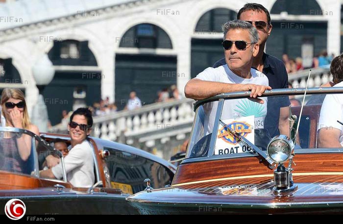 جورج كلوني يقود تاكسي مائي في فينيسا 