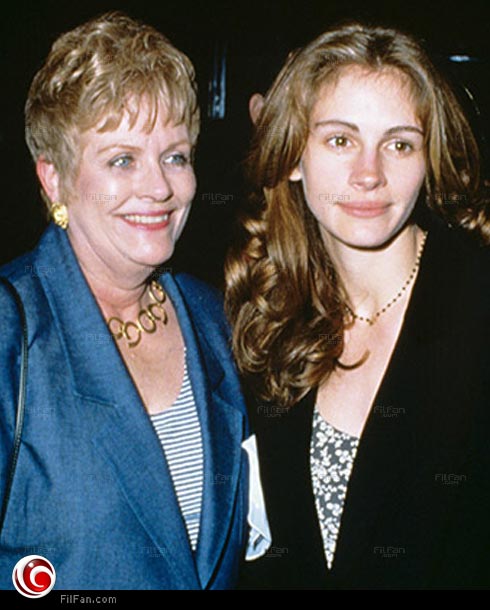 جوليا روبرتس مع والدتها