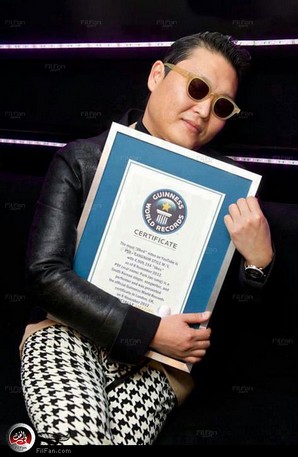 المغني وشهادته