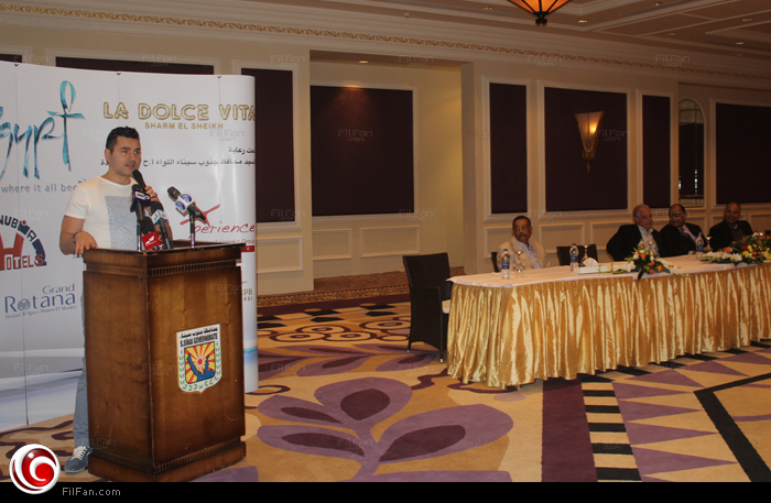 فانديتا في المؤتمر