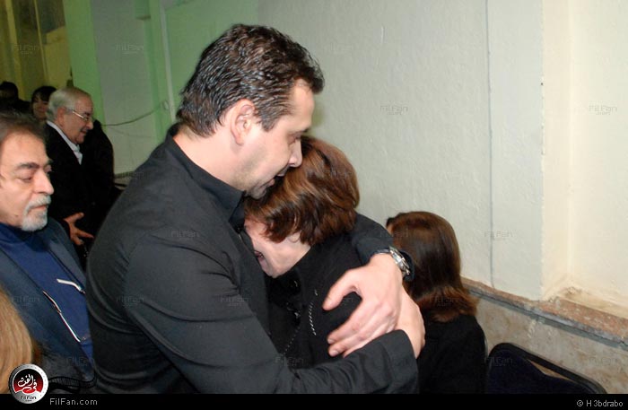 سميرة أحمد تبكي لفراق شقيقتها