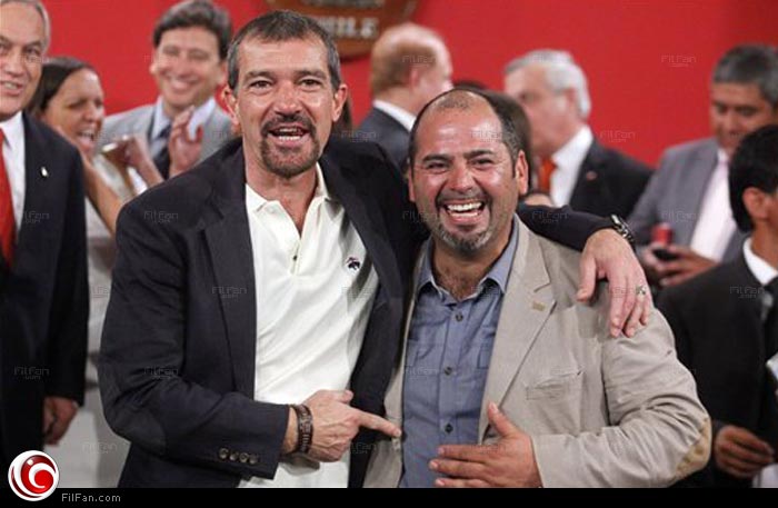 أنطونيو بانديراس مع ماريو أحد العمال الناجين الذي من المقرر أن يجسد شخصيته