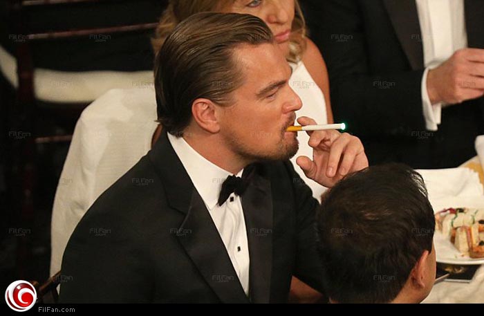 ليونارد دي كابريو يدخن السجائر الكهربائية في الـ &quot;جولدن جلوب&quot;