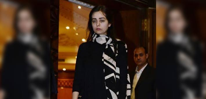 هبة مجدي في عزاء والدها