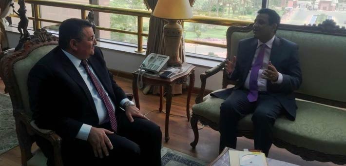 وزير الإعلام اليمني مع أسامة هيكل