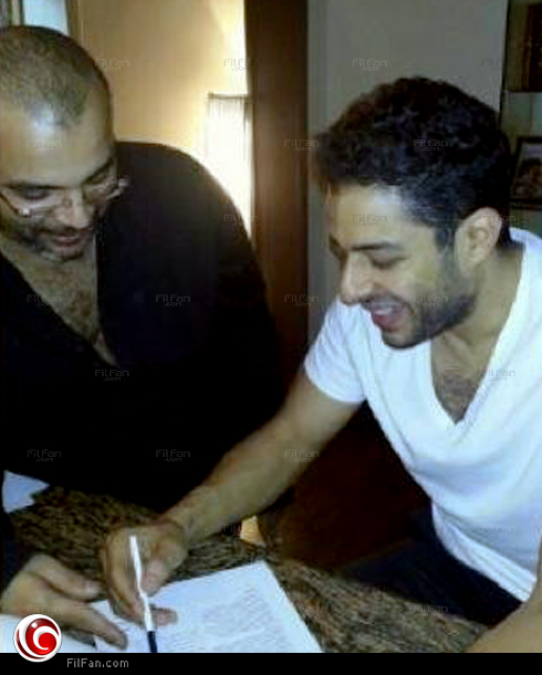 حماقي مع أيمن وقت توقيع العقد