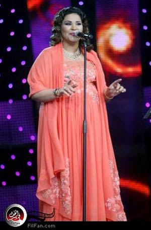 أحلام خلال الحفل