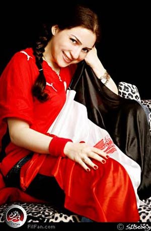 الفنانة مي عز الدين