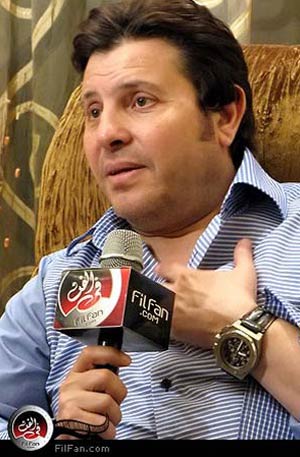 &quot;حكايات الدنيا&quot; و&quot;احلم بمين&quot; في ألبوم هاني شاكر