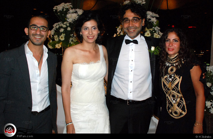 منى وحلمي مع العروسين