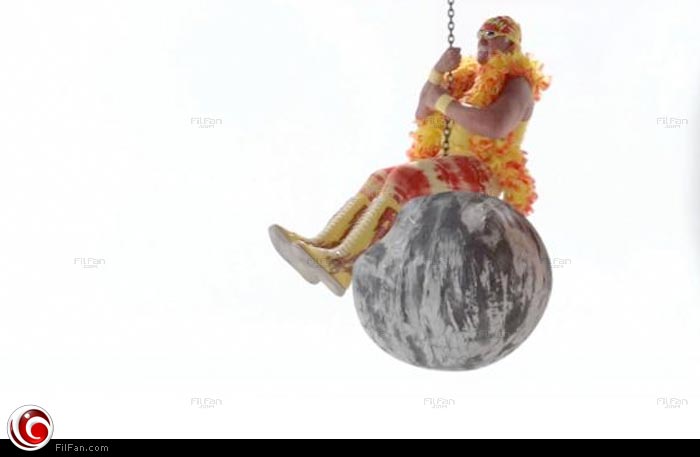 هوجان يقلد سايرس