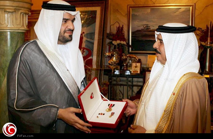 الجسمي يتسلم الوسام من ملك البحرين