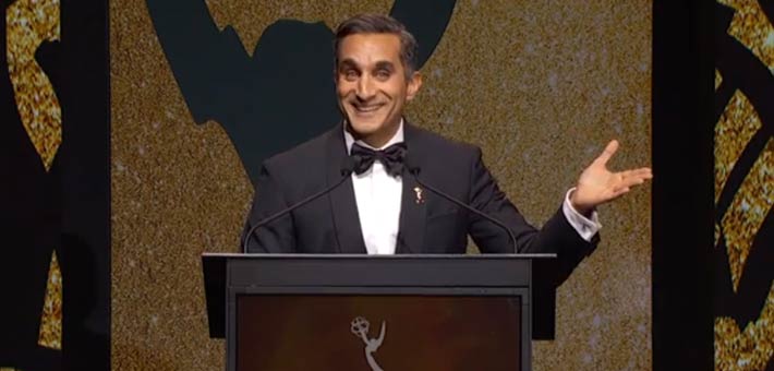 باسم يوسف أثناء خطابه في حفل جوائز Emmy التلفزيونية الدولية 2015