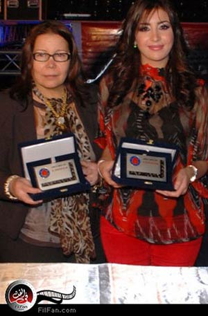 تكريم جنات ووالدتها في &quot;نادي الزهور&quot;