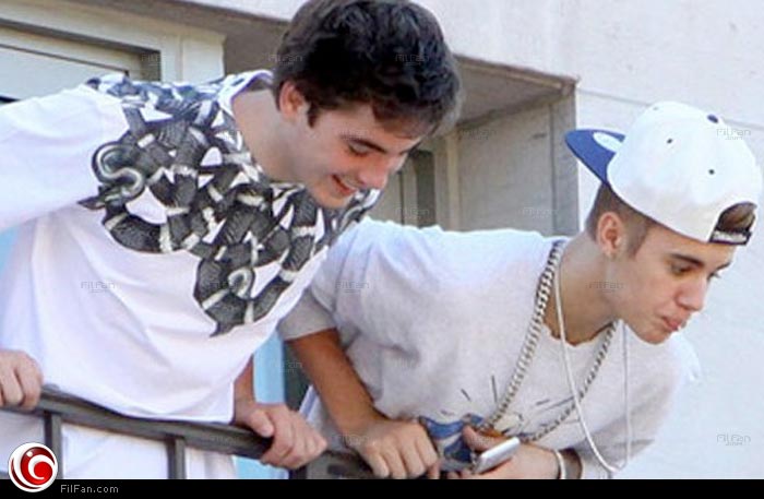 جستين بييبر يبصق على محبيه