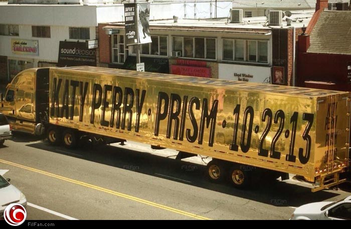 كاتي بيري تعلن عن موعد ألبومها بشاحنة ذهبية