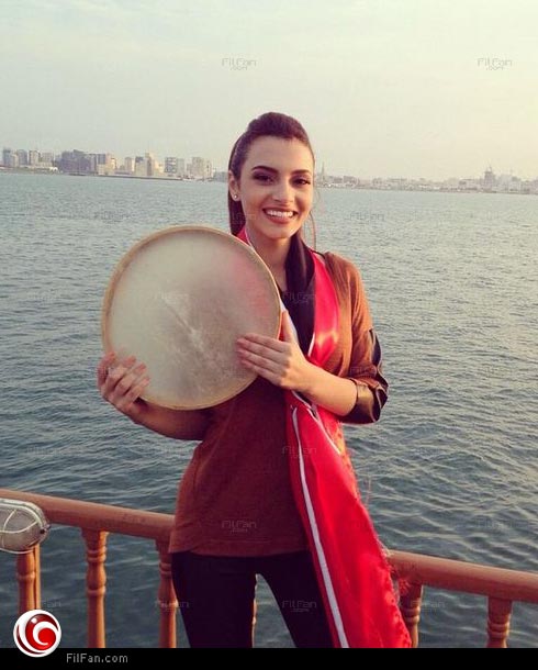 كارمن سليمان خلال تصوير أغنية &quot;عيشها&quot; لكأس العالم لكرة اليد 2015