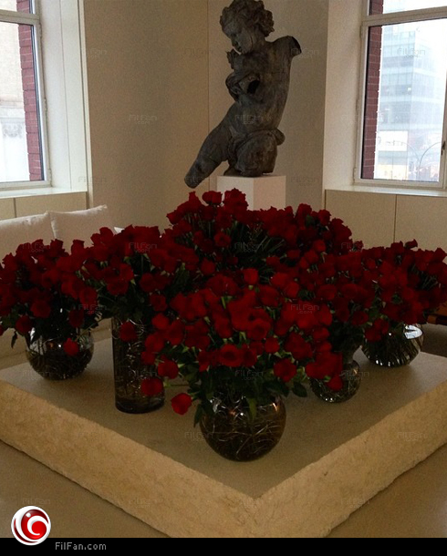 الورود الحمراء.. هدية كانيي وريست لكيم كارداشيان في &quot;الفالنتاين&quot;