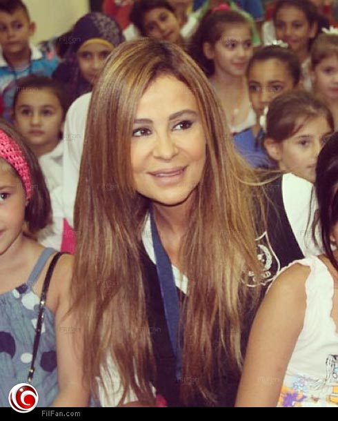 كارول سماحة مع الأطفال الأيتام