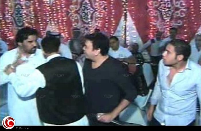 خالد عجاج يتعرض لموقف محرج بعد غناء &quot;تسلم الأيادي&quot; في حفل زفاف بمطروح