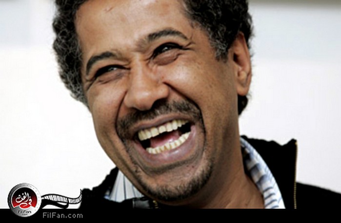 ناشطون مغاربة يهدّدون بقذف الشاب خالد بالطماطم والبيض