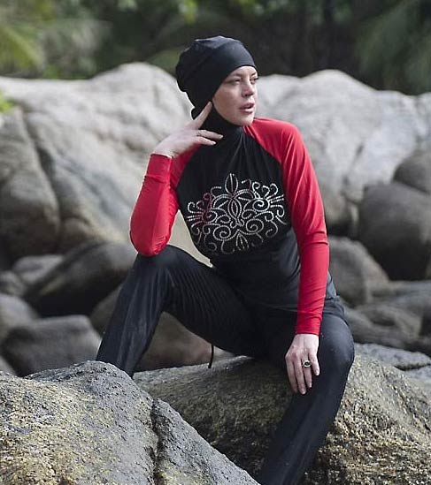 لينزي لوهان بـ &quot;البوركيني&quot;