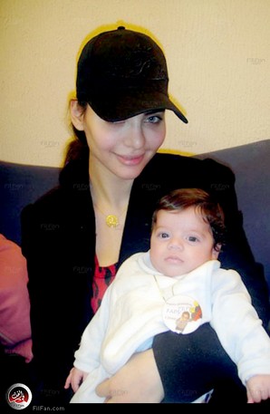 قمر مع ابنها جيمي