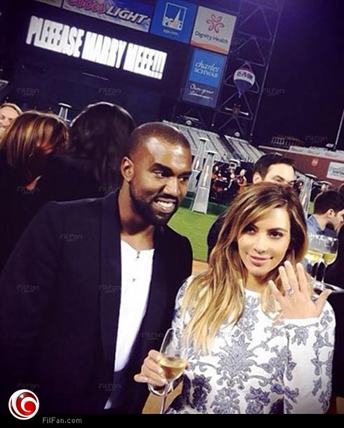 كيم سعيدة بخاتم الخطوبة 