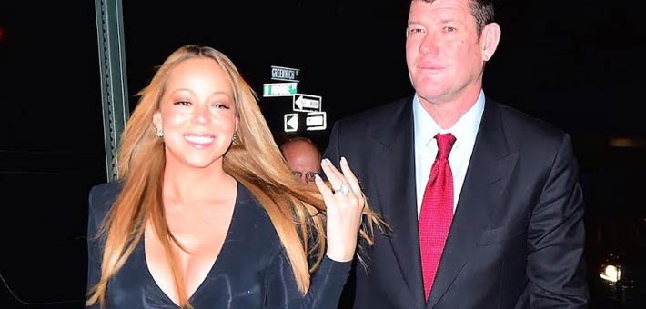 ماريا كاري تستعرض خاتم خطوبتها