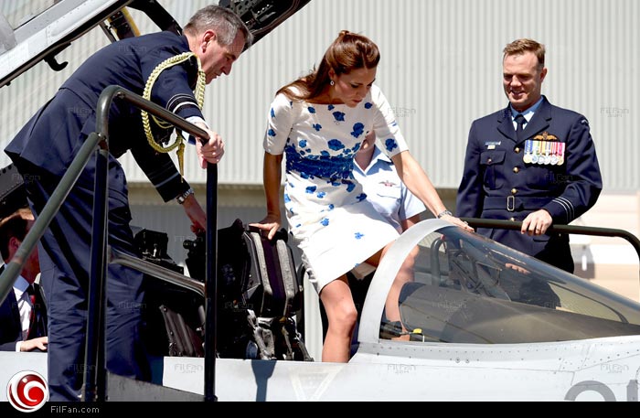 كيت مدلتون تجرب أحد الطائرات الحربية