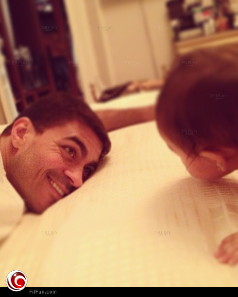 خالد كتب معلقا على هذه الصورة: &quot;ربنا لا يحرمني هذه الضحكة&quot;