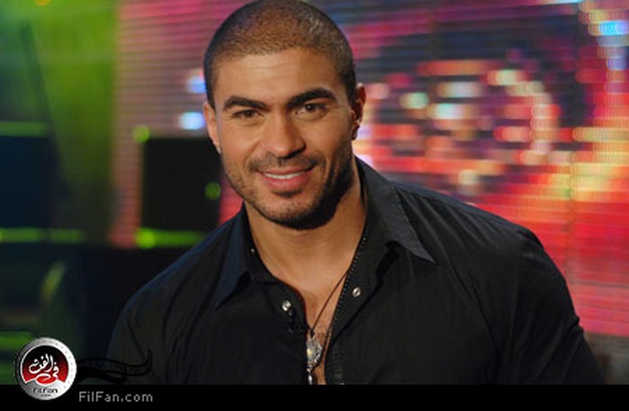 خالد سليم اثناء غناءه بالحفلة 